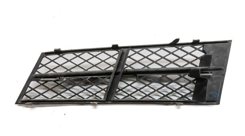 Thumbnail 5: 11-13 BMW 528i 535i 550i (F10) RIGHT FRONT PASSENGER LOWER BUMPER VENT GRILLE