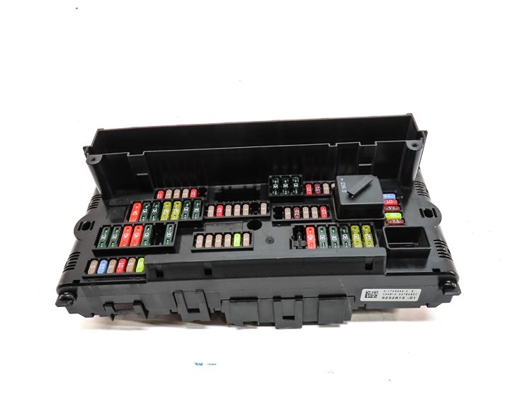 Thumbnail 2: 2012-2017 BMW 5 6 7 (F01 F06 F10) FRONT POWER DISTRIBUTION RELAY FUSE BOX