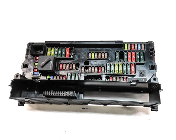 Thumbnail 3: 2012-2017 BMW 5 6 7 (F01 F06 F10) FRONT POWER DISTRIBUTION RELAY FUSE BOX