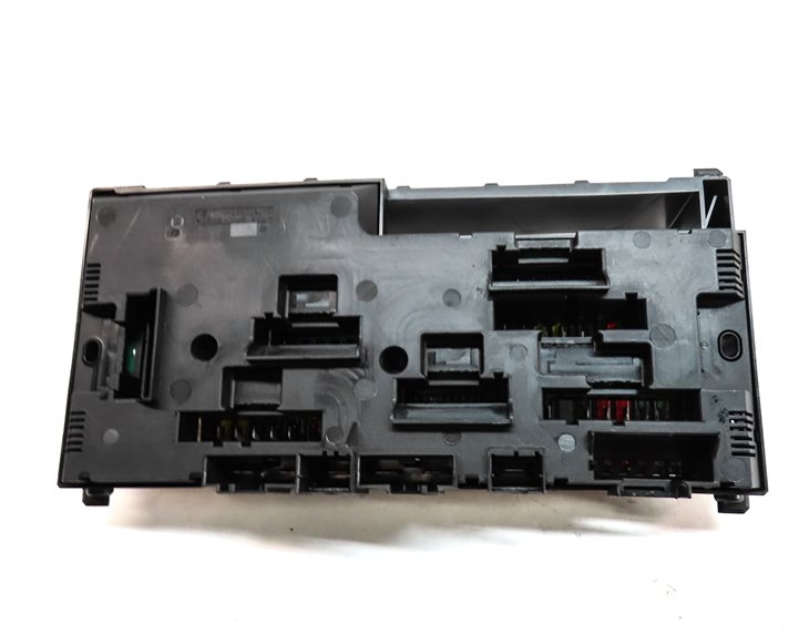 Thumbnail 4: 2012-2017 BMW 5 6 7 (F01 F06 F10) FRONT POWER DISTRIBUTION RELAY FUSE BOX