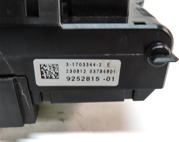 Thumbnail 5: 2012-2017 BMW 5 6 7 (F01 F06 F10) FRONT POWER DISTRIBUTION RELAY FUSE BOX