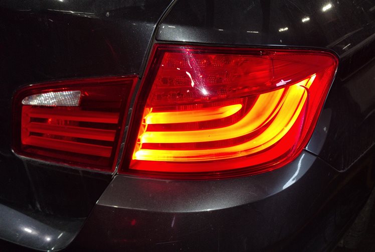 Thumbnail 2: 11-13 BMW 528i 535i 550i M5 (F10) RIGHT REAR INNER TRUNK TAILLIGHT LIGHT LAMP