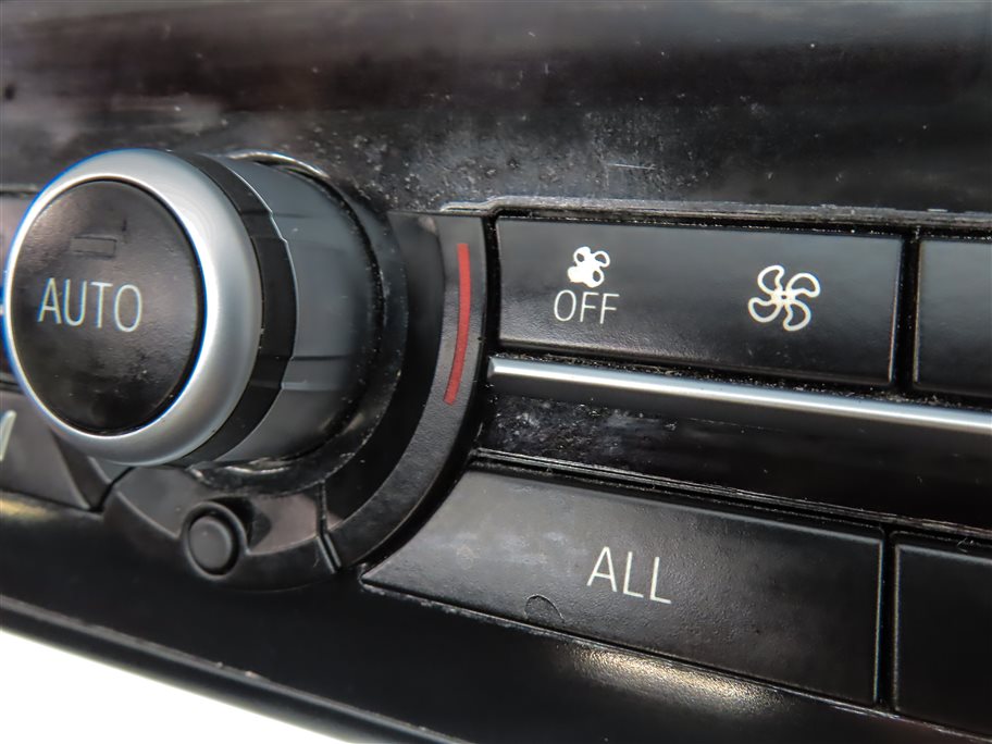 Thumbnail 7: 11-16 BMW 5 M5 SERIES (F10) HEATER A/C TEMPERATURE & RADIO CONTROL PANEL (BLACK)