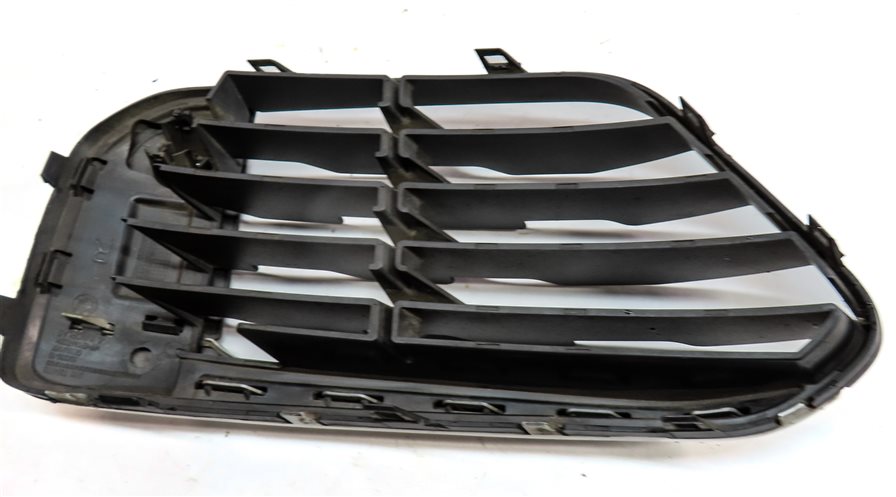 Thumbnail 7: 2016-2019 BMW X1 (F48) FRONT RIGHT PASSENGER LOWER BUMPER VENT GRILLE TRIM END
