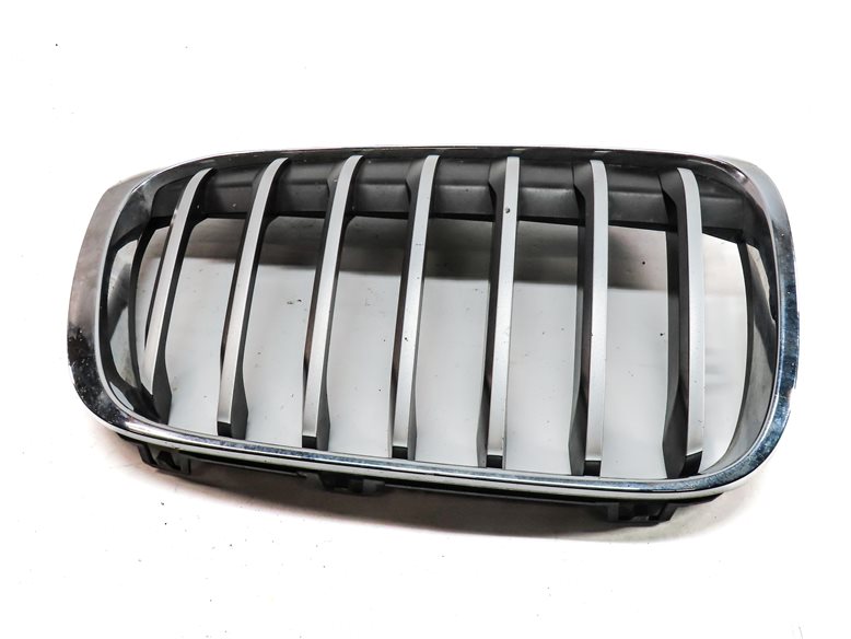 Thumbnail 3: 2016-2019 BMW X1 (F48) FRONT RIGHT PASSENGER UPPER BUMPER KIDNEY VENT GRILLE