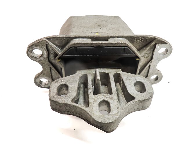 Thumbnail 4: 2017 BMW X1 (F48) 2.0L (B46) ENGINE AUTOMATIC TRANSMISSION SUPPORT MOUNT