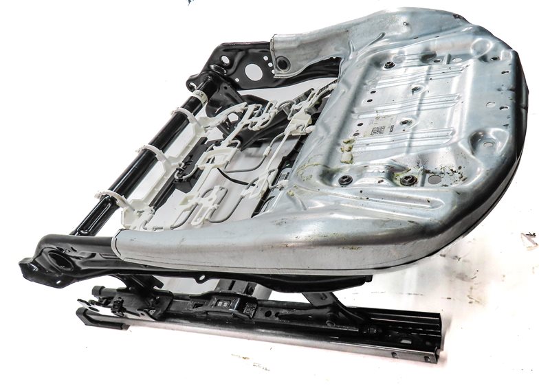 Thumbnail 5: 16-19 BMW X1 (F48) FRONT RIGHT STANDARD PASSENGER SEAT TRACK w/ ADJUST MOTORS