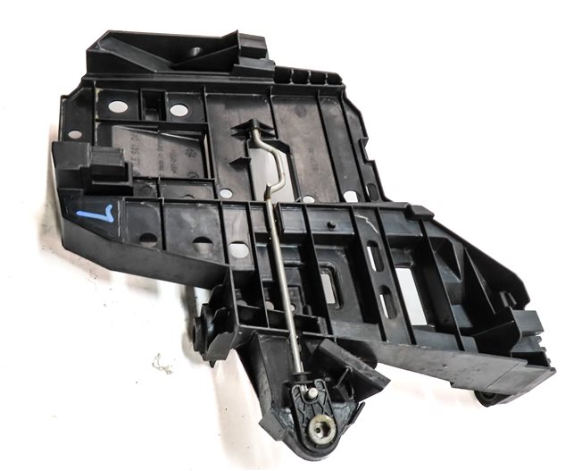 Thumbnail 3: 2008 PORSCHE CAYENNE (957) FRONT LEFT DRIVER HEADLIGHT LAMP MOUNT BRACKET