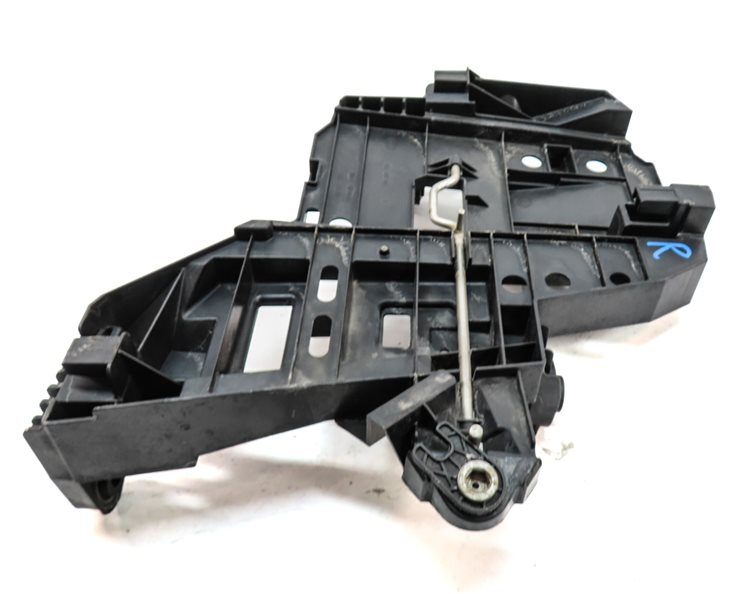 Thumbnail 4: 2008 PORSCHE CAYENNE (957) FRONT RIGHT PASSENGER HEADLIGHT LAMP MOUNT BRACKET