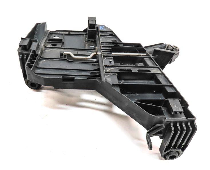 Thumbnail 5: 2008 PORSCHE CAYENNE (957) FRONT RIGHT PASSENGER HEADLIGHT LAMP MOUNT BRACKET