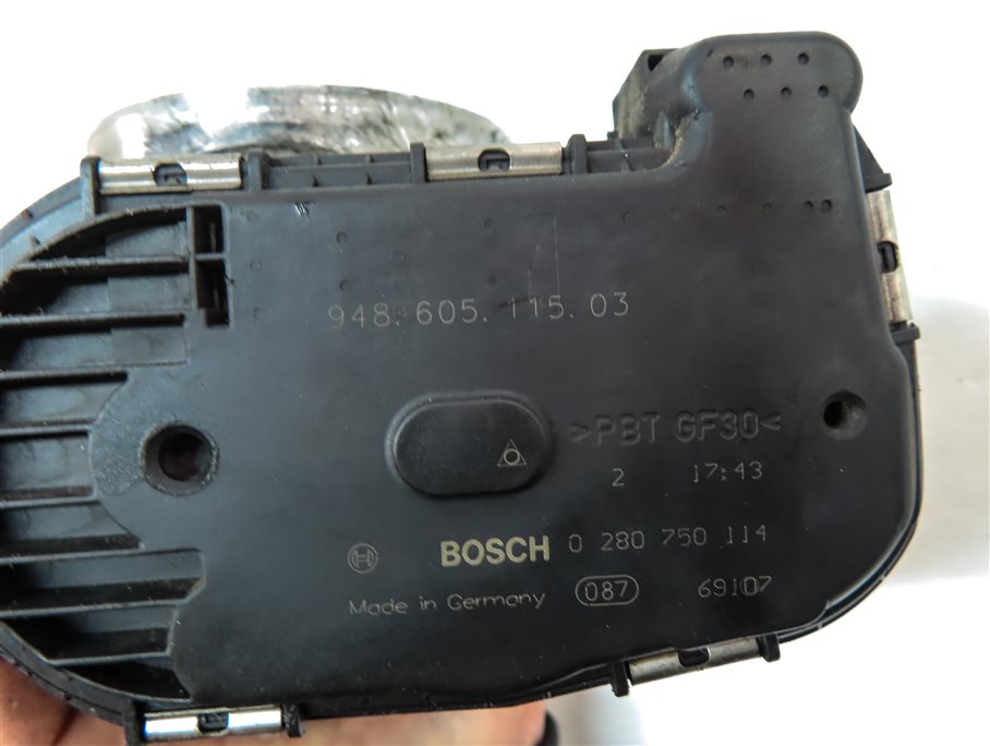 Thumbnail 6: 2008-2010 PORSCHE CAYENNE (957) 4.8L TWIN TURBO ENGINE THROTTLE BODY