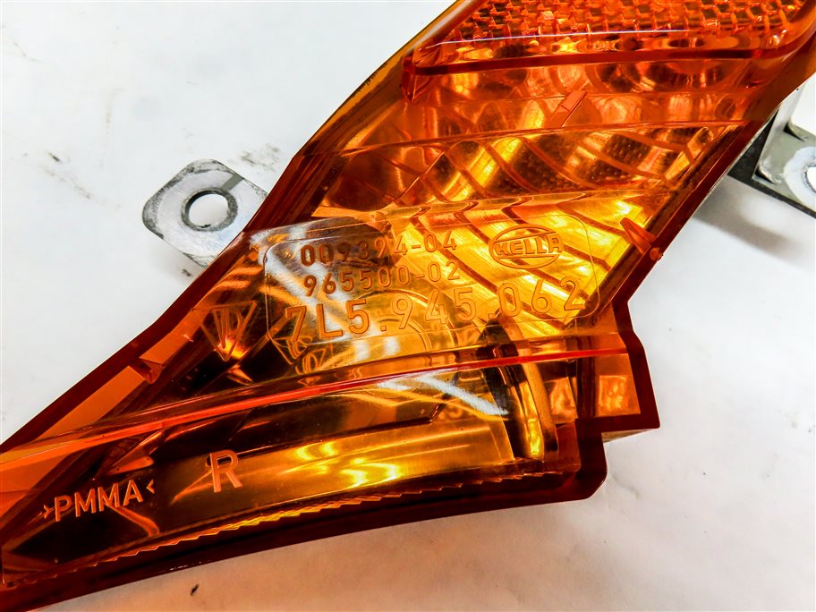 Thumbnail 6: 2008 PORSCHE CAYENNE (957) FRONT RIGHT PASSENGER FENDER SIDE MARKER LIGHT LAMP