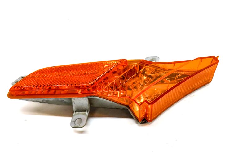 Thumbnail 2: 2008 PORSCHE CAYENNE (957) FRONT LEFT DRIVER FENDER SIDE MARKER LIGHT LAMP