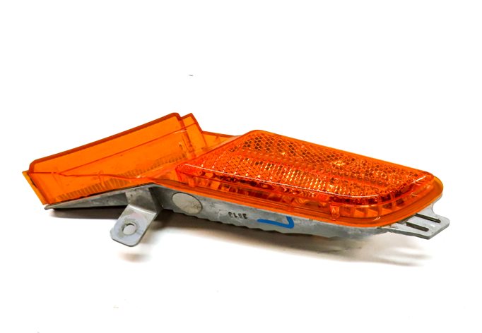 Thumbnail 3: 2008 PORSCHE CAYENNE (957) FRONT LEFT DRIVER FENDER SIDE MARKER LIGHT LAMP