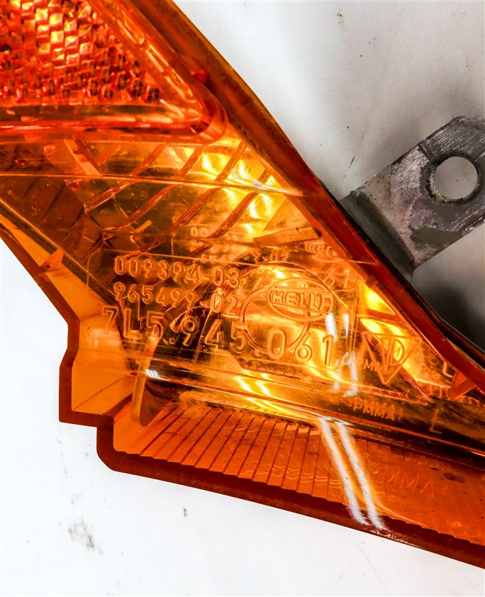 Thumbnail 5: 2008 PORSCHE CAYENNE (957) FRONT LEFT DRIVER FENDER SIDE MARKER LIGHT LAMP