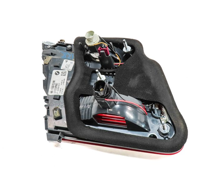 Thumbnail 5: 13-15 BMW 740i 750i 760i ACTIVEHYBRID-7 B7 (F01 F02 F04) RIGHT INNER TAILLIGHT
