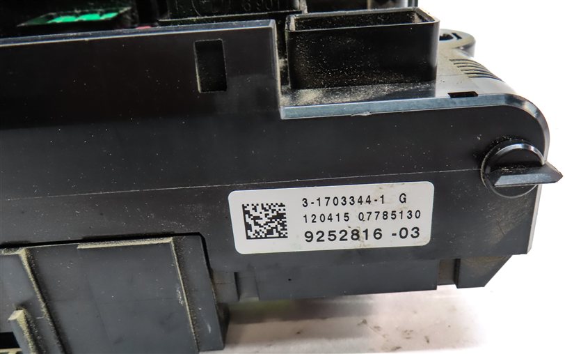 Thumbnail 3: 2015 BMW 750LI (F01) 4.4L (N63) ENGINE FRONT POWER DISTRIBUTION FUSE RELAY BOX