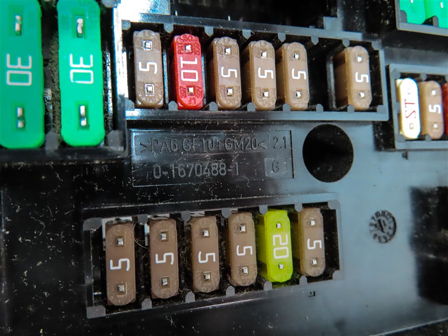 Thumbnail 5: 2015 BMW 750LI (F01) 4.4L (N63) ENGINE FRONT POWER DISTRIBUTION FUSE RELAY BOX