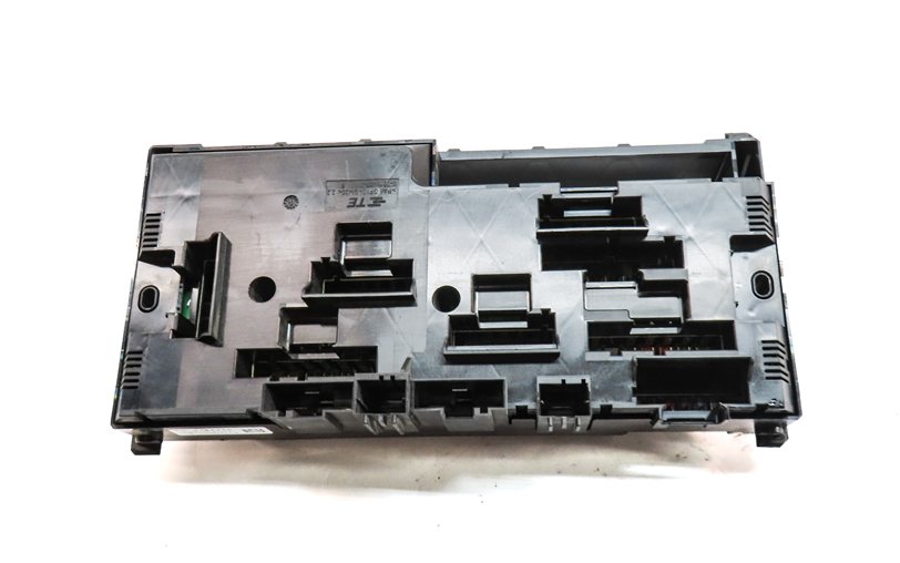 Thumbnail 6: 2015 BMW 750LI (F01) 4.4L (N63) ENGINE FRONT POWER DISTRIBUTION FUSE RELAY BOX