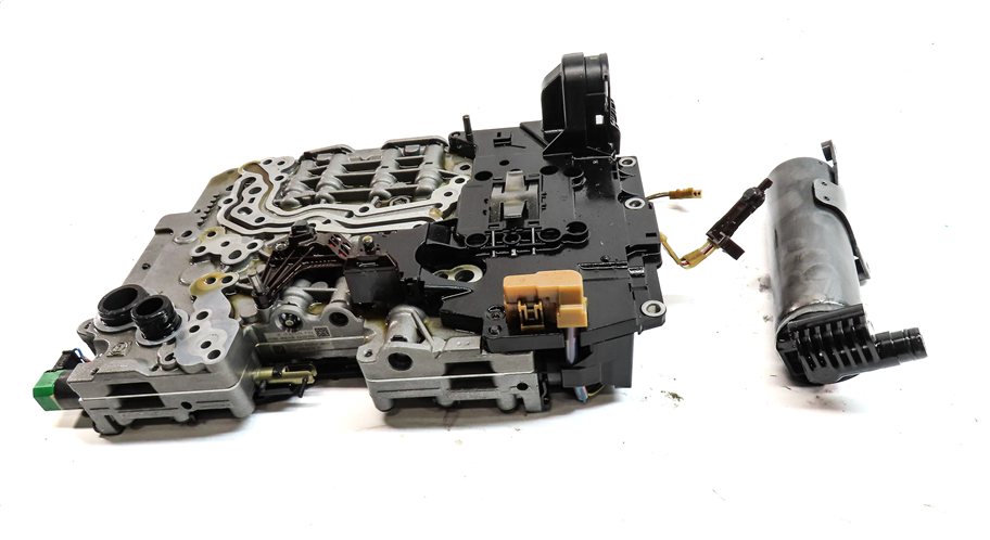 Thumbnail 2: 13-19 BMW 550i 650i 750i (F01 F02 F10) 8HP70 TRANSMISSION VALVE BODY MECHATRONIC
