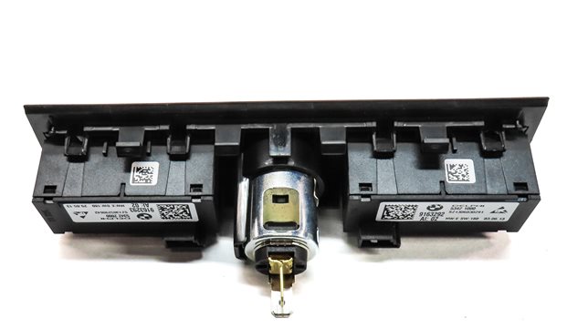 Thumbnail 3: 2014 BMW X3 (F25) REAR HEATED SEAT CONTROL SWITCH PANEL w/ 12V POWER SOCKET