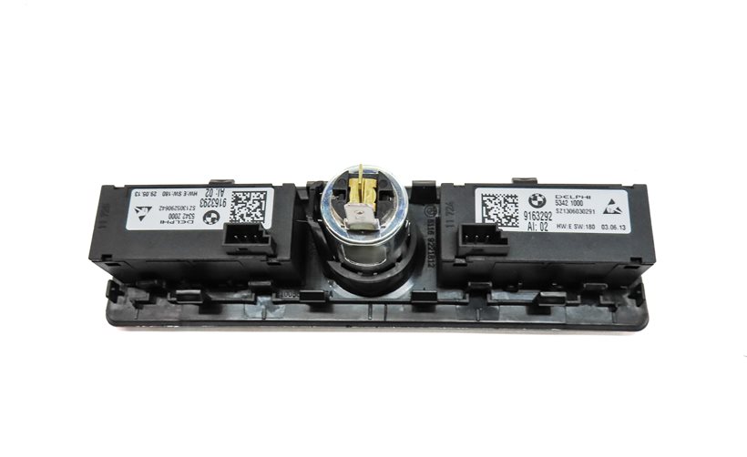 Thumbnail 5: 2014 BMW X3 (F25) REAR HEATED SEAT CONTROL SWITCH PANEL w/ 12V POWER SOCKET