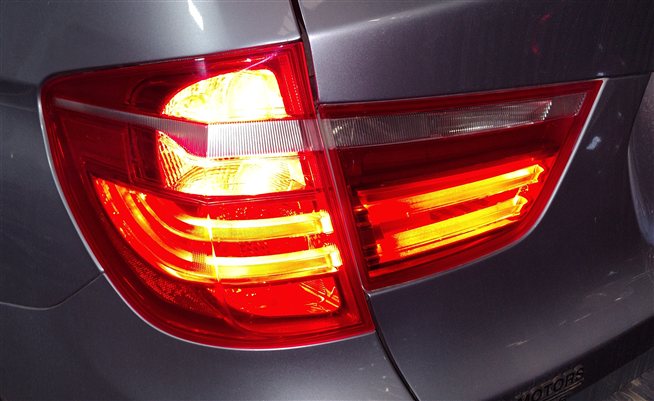 Thumbnail 2: 11-17 BMW X3 (F25) LEFT DRIVER REAR OUTER TAILLIGHT BRAKE LIGHT LAMP (OPT. 522)