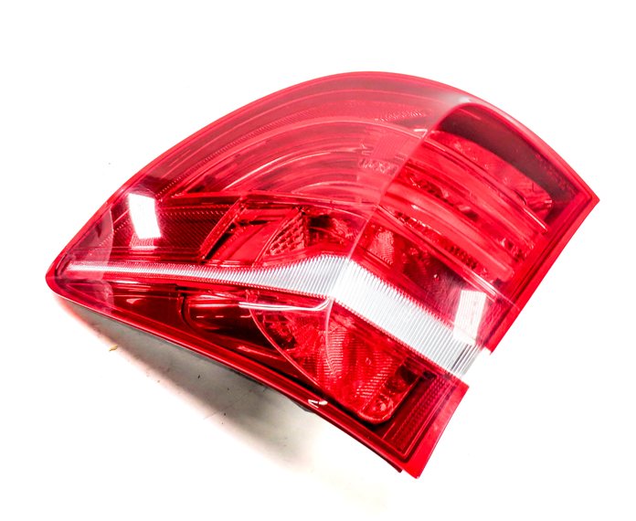 11-17 BMW X3 (F25) RIGHT PASSENGER OUTER INCANDESCENT TAILLIGHT LAMP (OPT 522)