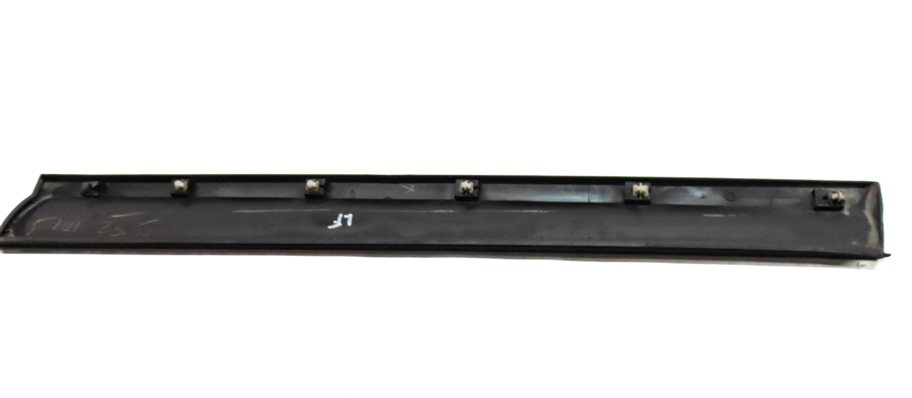 Thumbnail 8: 11-18 BMW X3 X4 (F25 26) FRONT LEFT LOWER DOOR MOULDING TRIM (w/o M or X-LINE)