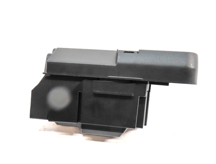 Thumbnail 8: 2017 AUDI A4 (B9 8W) 2.0L (CYMC) ENGINE BATTERY TERMINAL MODULE