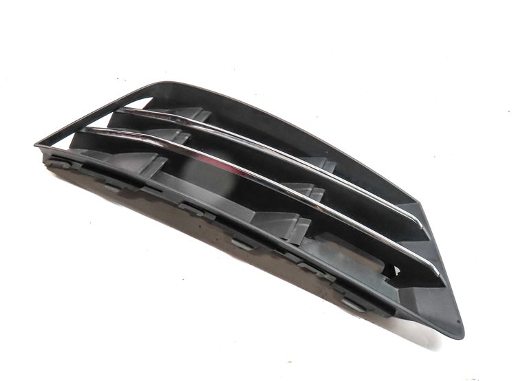 2017-2018 AUDI A4 (B9 8W) FRONT RIGHT PASSENGER OUTER BUMPER GRILLE TRIM INSERT