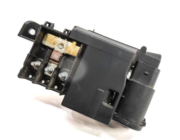 2017 AUDI A4 (B9 8W) 2.0L (CYMC) ENGINE POSITIVE BATTERY TERMINAL JUNCTION BLOCK