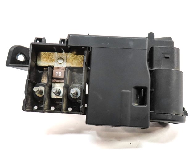 Thumbnail 2: 2017 AUDI A4 (B9 8W) 2.0L (CYMC) ENGINE POSITIVE BATTERY TERMINAL JUNCTION BLOCK