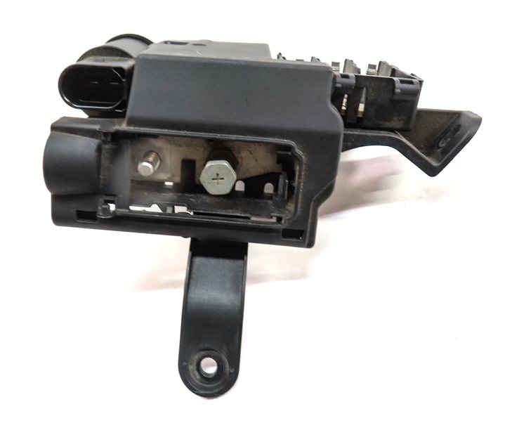 Thumbnail 3: 2017 AUDI A4 (B9 8W) 2.0L (CYMC) ENGINE POSITIVE BATTERY TERMINAL JUNCTION BLOCK