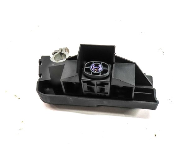 Thumbnail 2: 2012 AUDI A4 (B8 8K) 2.0L (CAEB) ENGINE BATTERY OVERLOAD PROTECTION SWITCH
