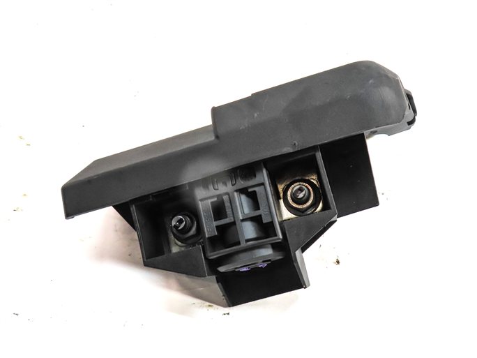 Thumbnail 4: 2012 AUDI A4 (B8 8K) 2.0L (CAEB) ENGINE BATTERY OVERLOAD PROTECTION SWITCH