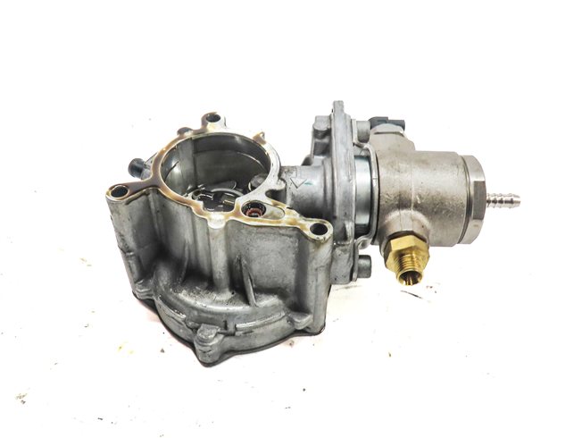 Thumbnail 2: 2012 AUDI A4 (B8 8K) 2.0L (CAEB) HIGH PRESSURE FUEL PUMP w/ BRAKE VACUUM PUMP