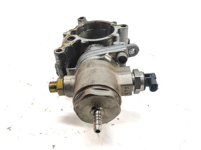 Thumbnail 3: 2012 AUDI A4 (B8 8K) 2.0L (CAEB) HIGH PRESSURE FUEL PUMP w/ BRAKE VACUUM PUMP