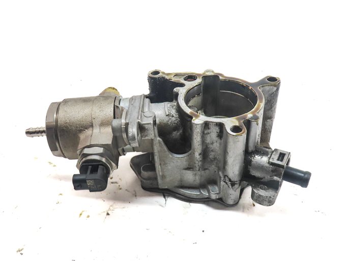 Thumbnail 4: 2012 AUDI A4 (B8 8K) 2.0L (CAEB) HIGH PRESSURE FUEL PUMP w/ BRAKE VACUUM PUMP