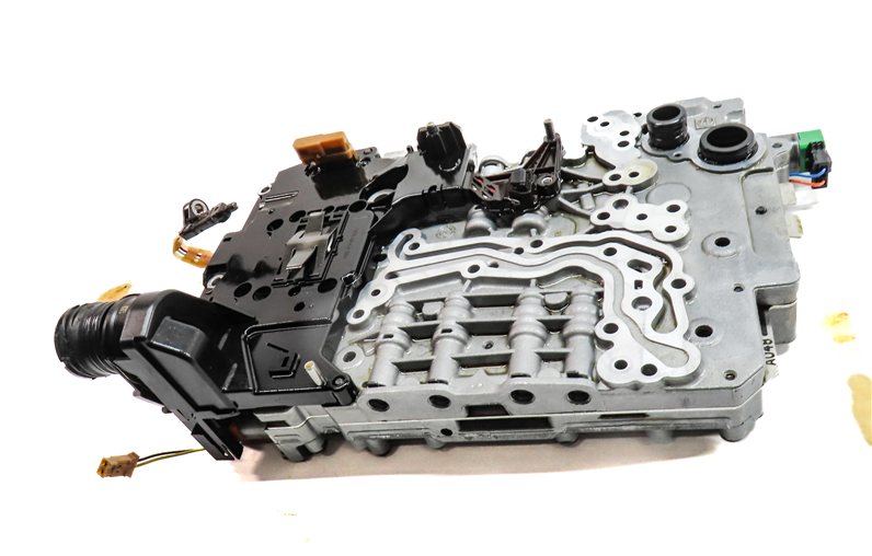 Thumbnail 2: 14-16 BMW 2 3 4 5 (F22 F30 F32 F10) 2.0L RWD 8HP-45 AUTO TRANSMISSION VALVE BODY