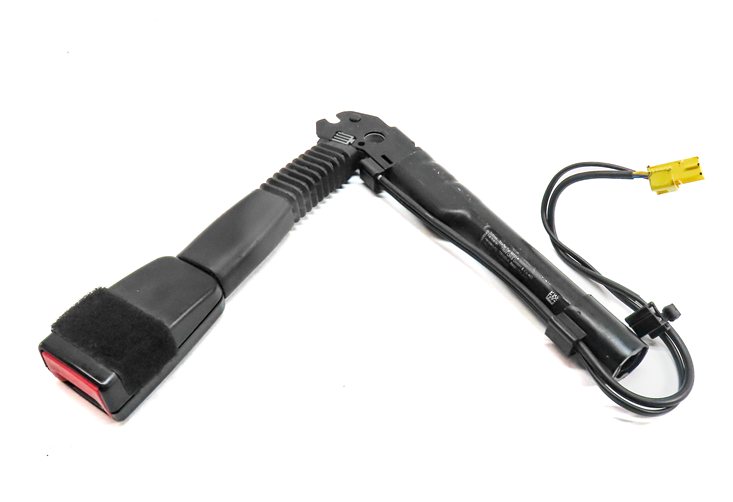 Thumbnail 2: 12-19 BMW 4 6 SERIES M4 M6 F06 F12 F13 F32 RIGHT FRONT SEATBELT RECEIVER (Black)