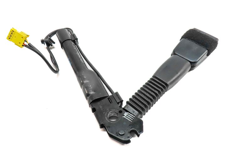 Thumbnail 3: 12-19 BMW 4 6 SERIES M4 M6 F06 F12 F13 F32 RIGHT FRONT SEATBELT RECEIVER (Black)