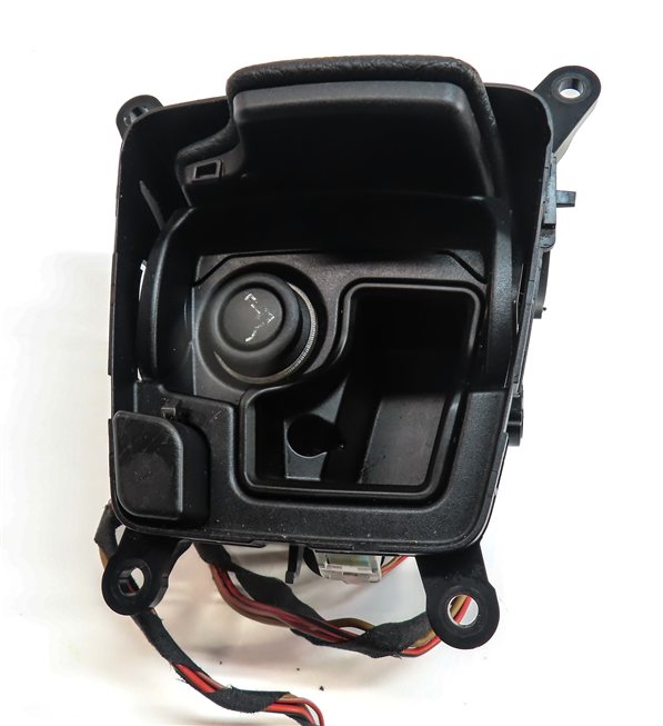 Thumbnail 7: 2013 BMW M6 (F13) COUPE FRONT CENTER CONSOLE ASHTRAY w/12V POWER SOCKET (BLACK)