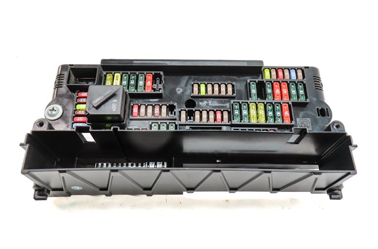 Thumbnail 3: 2012-2017 BMW 5 6 7 (F01 F06 F10) FRONT POWER DISTRIBUTION RELAY FUSE BOX