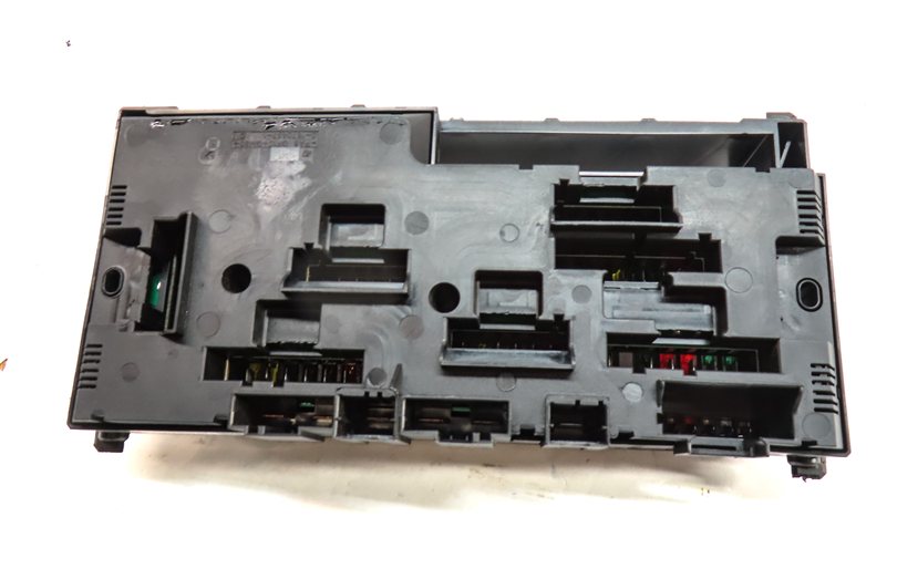 Thumbnail 4: 2012-2017 BMW 5 6 7 (F01 F06 F10) FRONT POWER DISTRIBUTION RELAY FUSE BOX