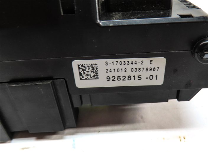 Thumbnail 5: 2012-2017 BMW 5 6 7 (F01 F06 F10) FRONT POWER DISTRIBUTION RELAY FUSE BOX