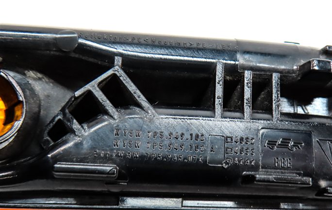 Thumbnail 4: 2012 PORSCHE CAYENNE (958) FRONT LEFT DRIVER FENDER MARKER LIGHT LAMP LENS