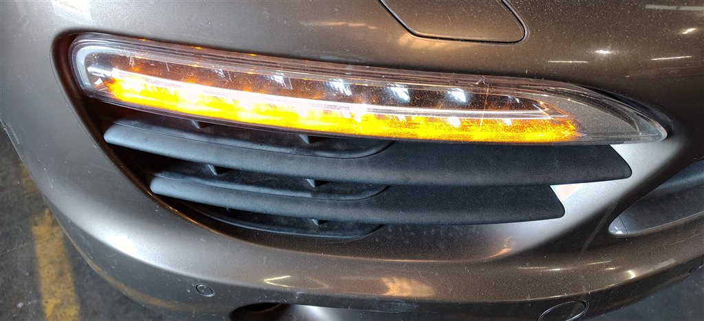 Thumbnail 2: 11-14 CAYENNE (958) FRONT RIGHT PASSENGER DRL DAY TIME RUNNING MARKER LIGHT LAMP