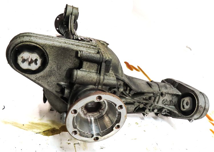 Thumbnail 6: 11-18 PORSCHE CAYENNE (958) 3.0L FRONT DIFFERENTIAL GEAR CARRIER w/ OUTPUT SHAFT