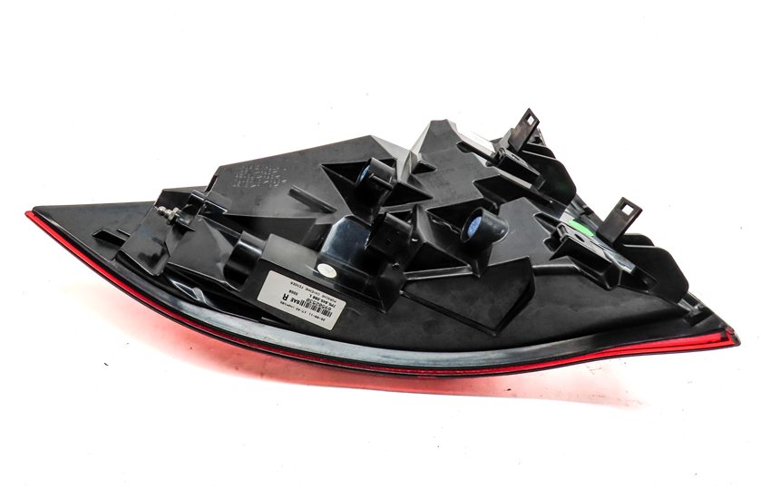 Thumbnail 6: 2011-2014 PORSCHE CAYENNE (958) RIGHT PASSENGER OUTER TAILLIGHT BRAKE LIGHT LAMP